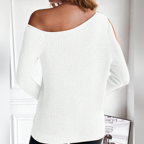 Essnce Solid Asymmetrical Neck Cut Out Shoulder Sweater - Picture 4 of 4